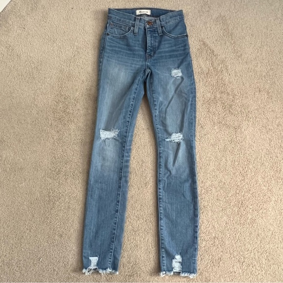 Madewell 9" High-Rise Skinny Jeans in Ontario Wash: Distressed-Hem Edition - Picture 3 of 10